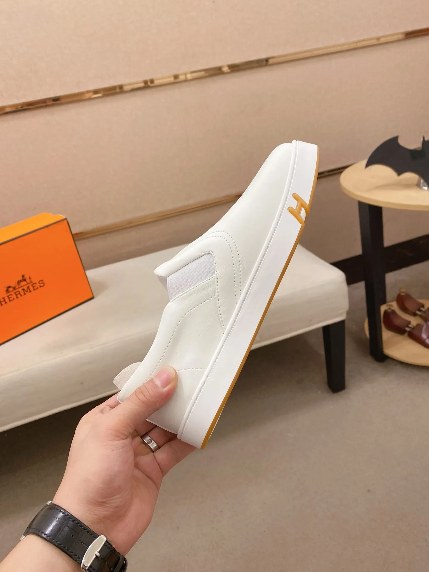Men's clothing and shoes💰: 442💰《HERMES》【Classic original single version】Hermès; top 🔝purchase agent🔍🔍men's latest 🇺🇸 counter sales simultaneously, imported from Italy original ▲▲cowhide ▲▲ (high-end, nobility, class) ) Exquisite workmanship (Italian 🇮🇹 imported water-dyed 🐂 cowhide lining) sole: original sole provided by the original factory, ⚠️exclusive double-layer activity·TPR·rubber·combined molded outsole; super comfortable·wear-resistant·non-slip·environmental protection The real thing is more beautiful if you take the real thing (high quality, follow the order). You can enter and exit the counter at will * Number of yards: 38-44 (45 can be customized and cannot be returned or exchanged)